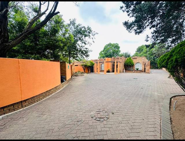 20 BEDROOM HOUSE FOR SALE IN BEDWORTH PARK